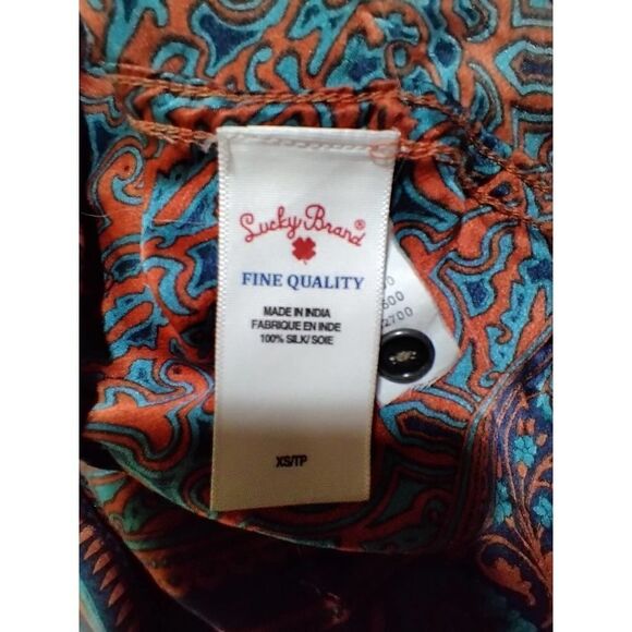 LUCKY BRAND SILK BLOUSE SIZE XS FINE QUALITY VIBRANT RED BLUE PAISLE - Picture 6 of 6